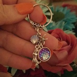 2/$20 NWT Mermaid keychain w mermaid and scales cobachon keyring.